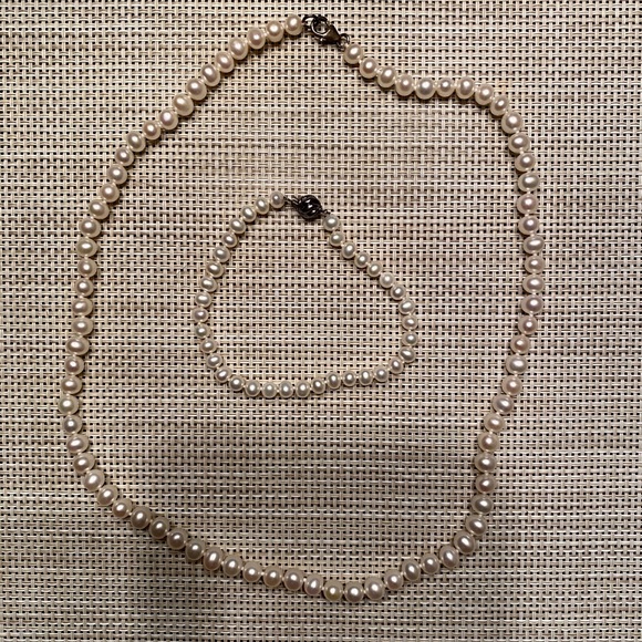 Pearl necklace and bracelet - Picture 1 of 1